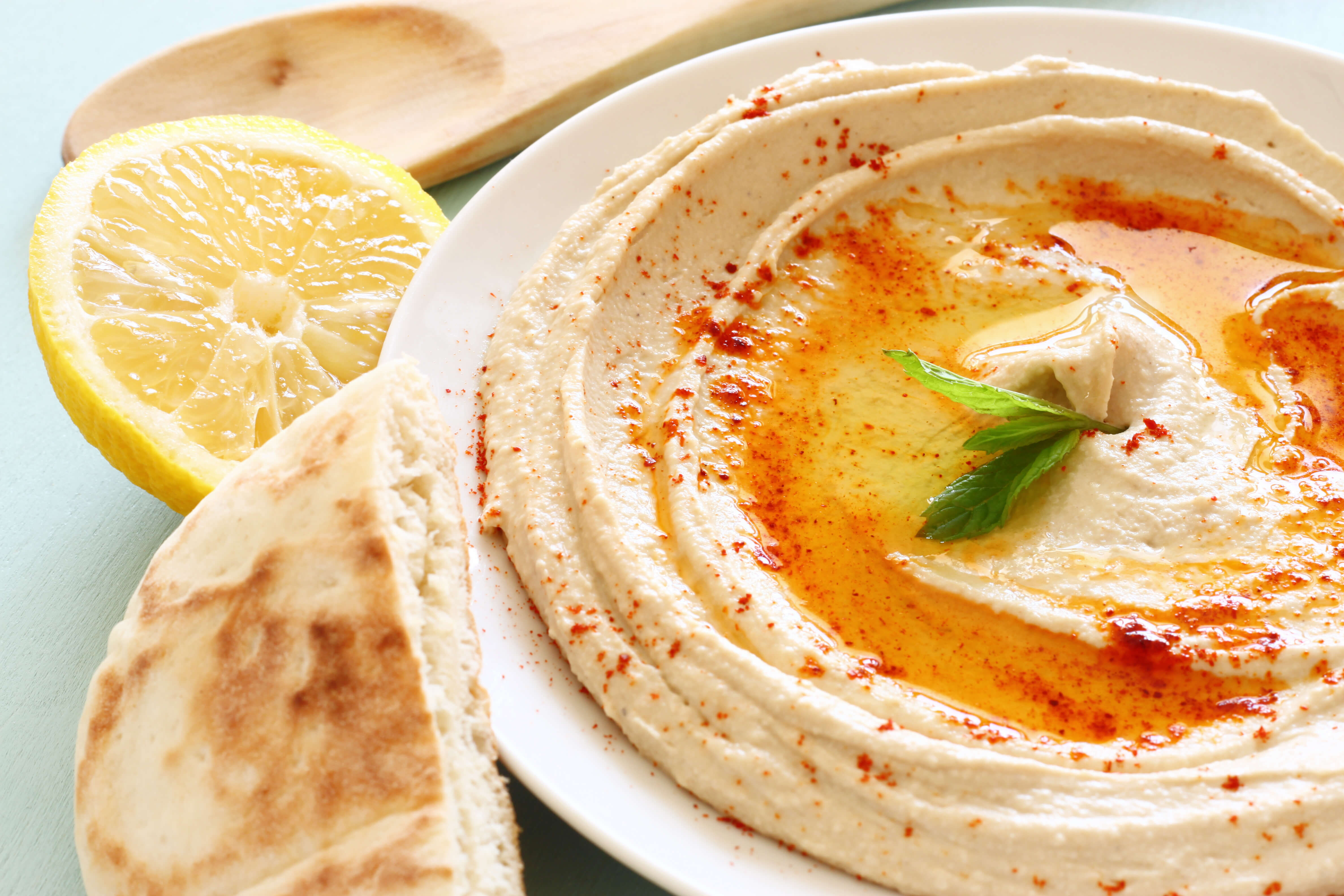 Creamy, protein-packed chickpea dip with tahini, lemon, and garlic. A silky, classic Middle Eastern staple perfect for dipping.