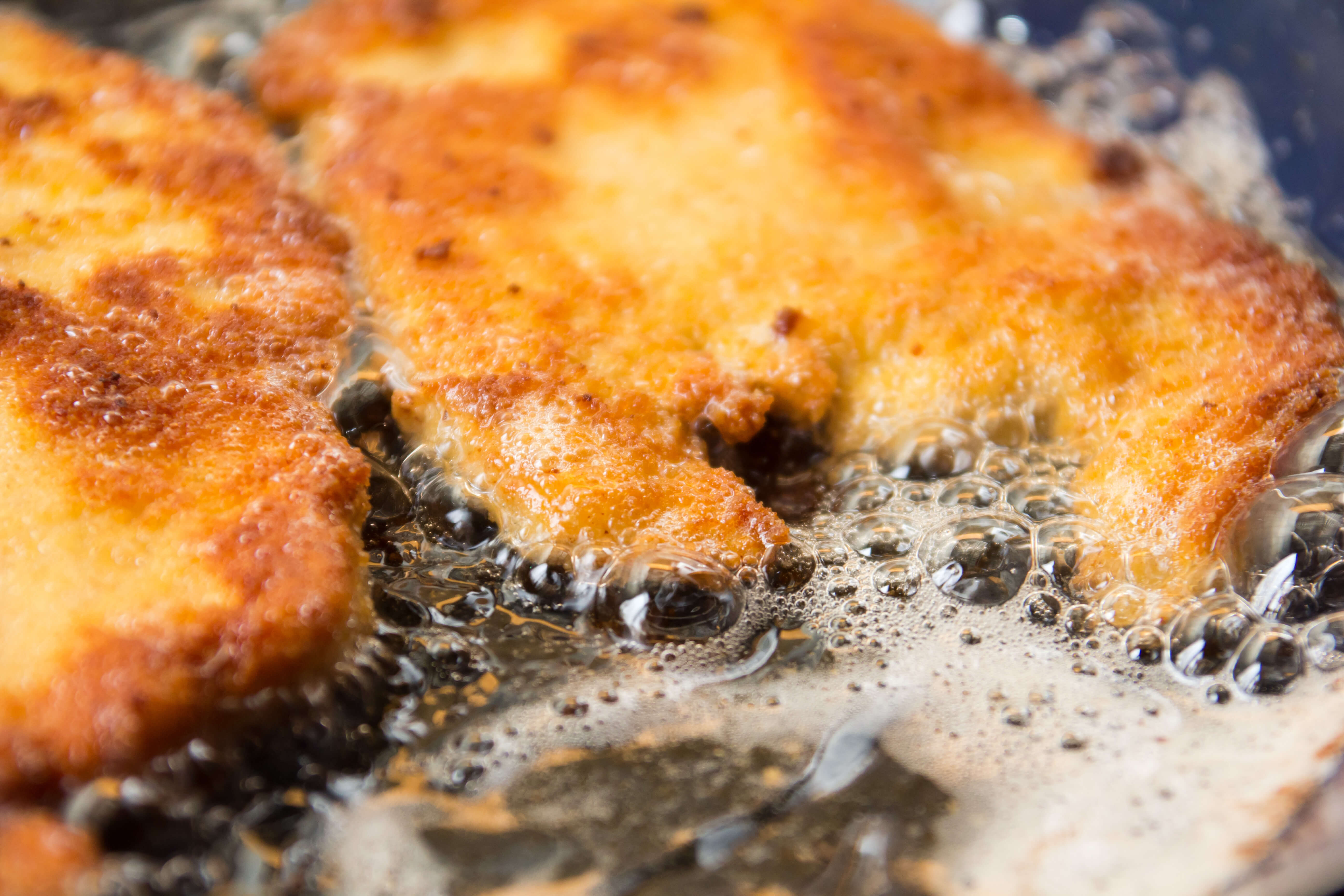 Thin breaded cutlet fried until crisp and golden. Light, crunchy, and served with lemon.