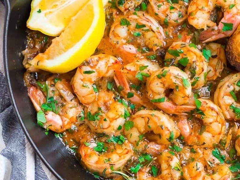 Juicy shrimp in a rich garlic butter sauce—fast, simple, and impossible to stop eating.
Add pasta for a full meal!
